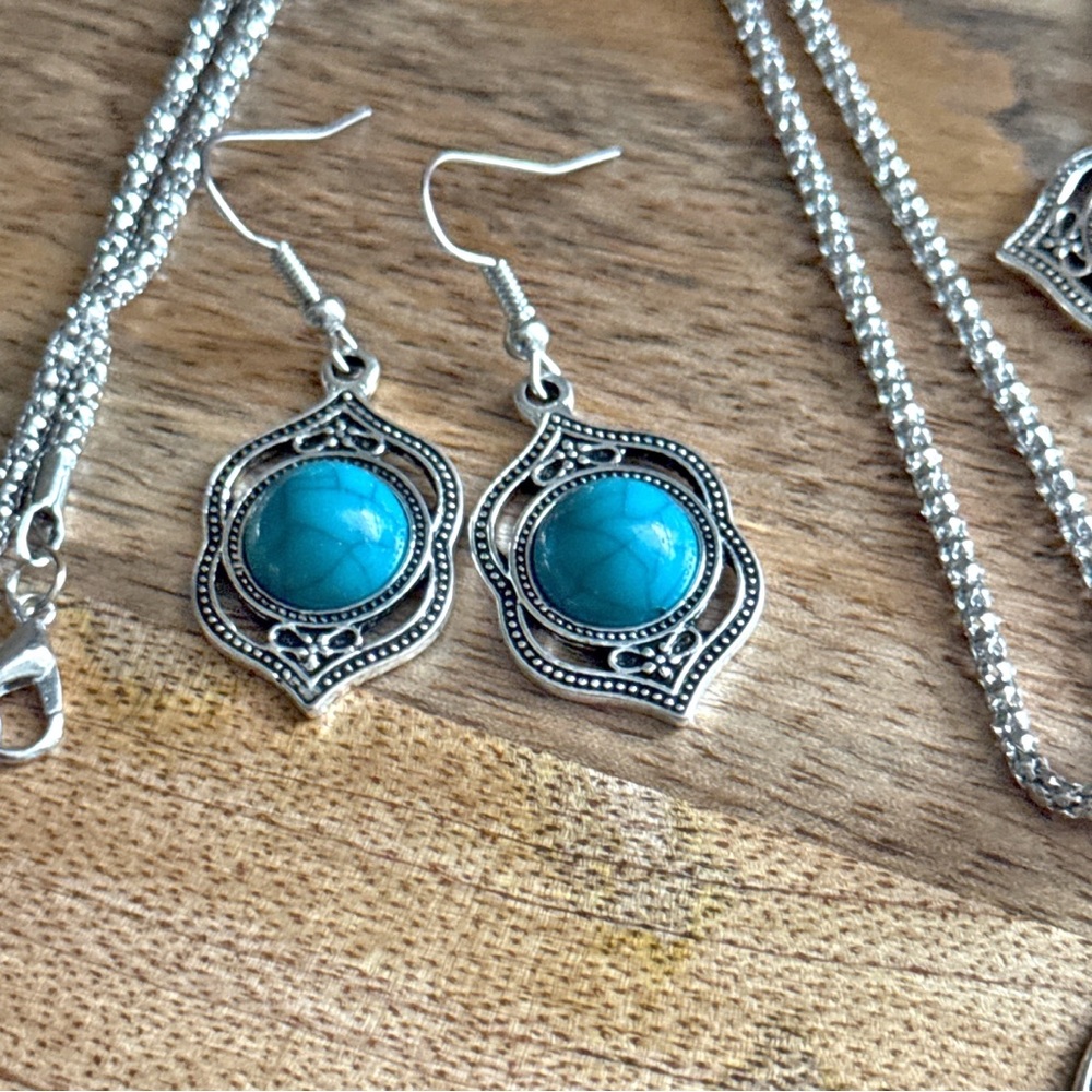 Vintage Inspired Bohemian 3-Piece Faux Turquoise Set Necklace Earrings Bracelet - Picture 9 of 13